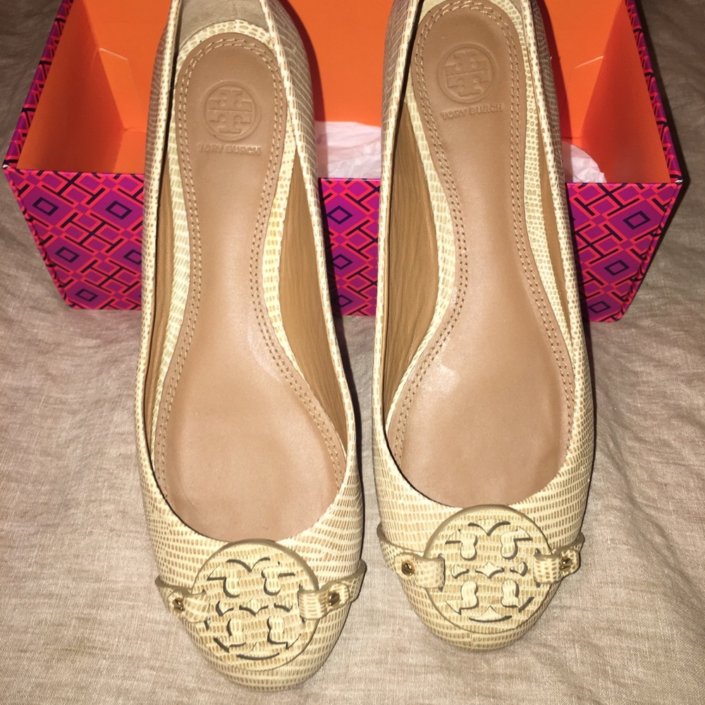 Tory Burch nude flats. Size 10